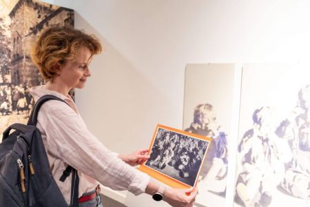 Artist Lina Šlipavičiūtė created neo-mural for the exhibition. Proto: National Library of Lithuania / Vygaudas Juozaitis